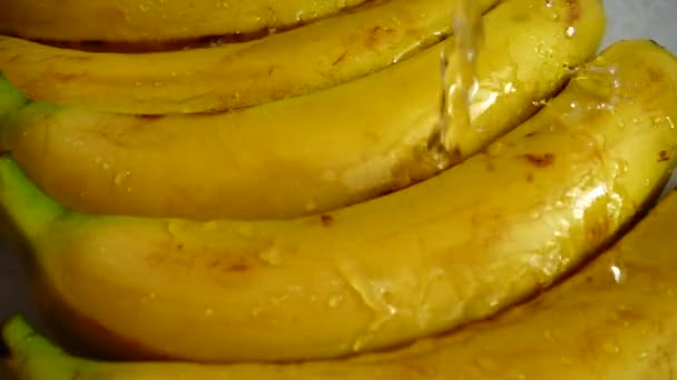 Мытье Бананов Медленное Движение — стоковое видео