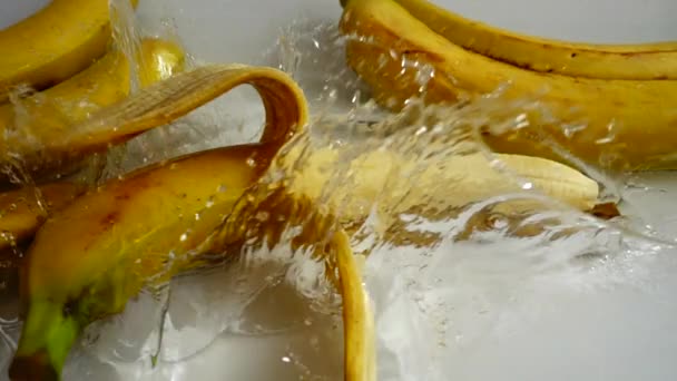 香蕉掉了慢动作 — 图库视频影像
