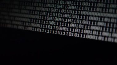 Monitörde ikili kod var. İkili kod çekimleri, arkaplan.