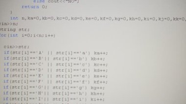 Ekrandaki kaynak kodu. Bilgisayar programının metni çekiliyor.