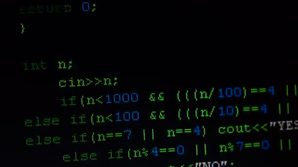 モニター画面上のソースコード コンピュータプログラムのテキストの撮影 — ストック動画