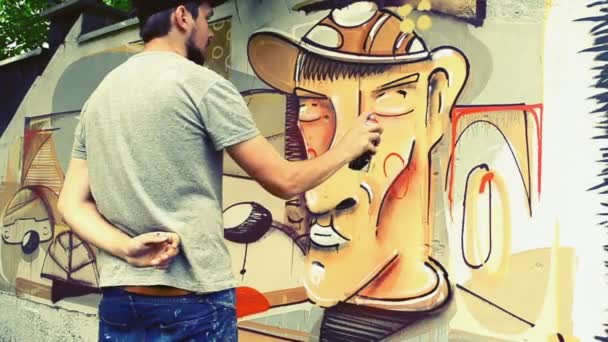 Sanatçı Çitlere Grafiti Çiziyor Çitin Üzerindeki Graffiti — Stok video