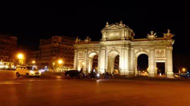 Puerta de Alcala 'da. Zaman aşımı. Madrid.