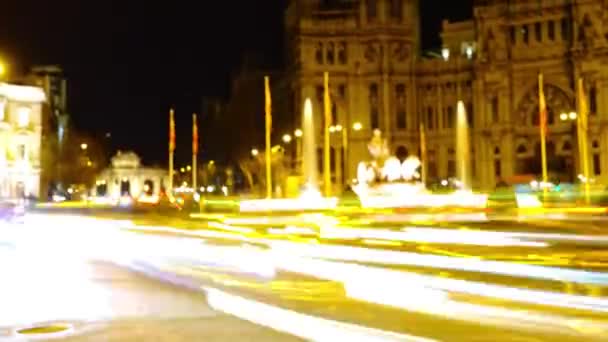 マドリードのシベレス噴水 マドリードの夜の交通 経過時間 — ストック動画