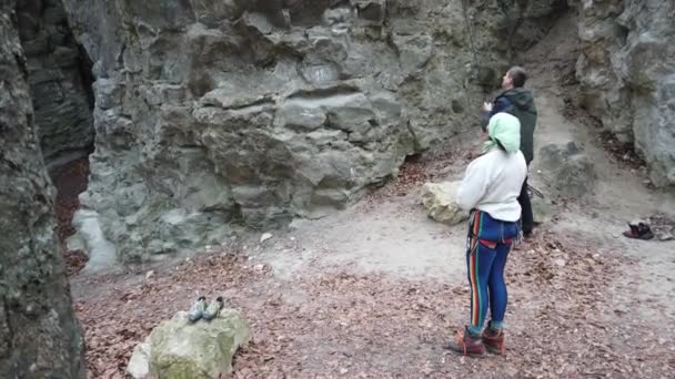 Lviv Ukraine 2020年3月29日 岩を登るために登山電車 — ストック動画