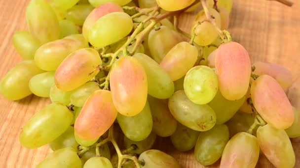 Las Uvas Tabla Cocina Disparos Movimiento — Vídeo de stock