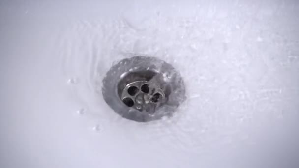 Kanalizasyona Akmış Yavaş Çekim — Stok video