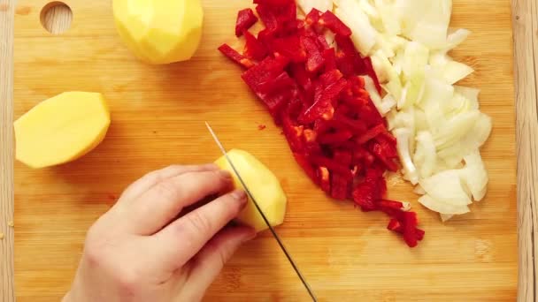 Cuisinier Coupe Les Pommes Terre Sur Planche Découper — Video