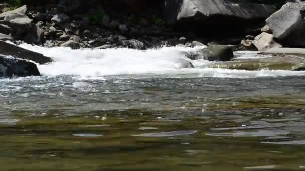 Mountain River Shooting Mountains — Stock Video