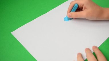 Çocukların kağıda çizimleri. Kişiyi çiz.