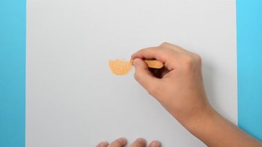 Cüceyi çiz. Çocuk resmi çizer..