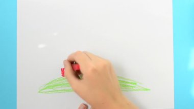 Ev çiz. Çocuk resmi çizer. Hızlandırılmış video.