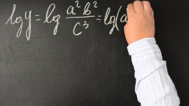 Matematiksel analiz, logaritma. Tahtaya tebeşirle yazarız..