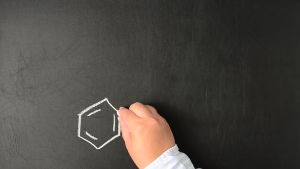 画出莫达非尼的化学配方 我们用粉笔在黑板上写字 — 图库视频影像