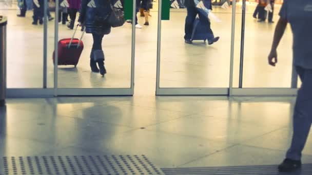 Estación Atocha Madrid Movimiento Personas — Vídeos de Stock