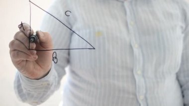 Pisagor teoremi. Dikdörtgen bir üçgenin özellikleri. Bir kalemle yazıyoruz.