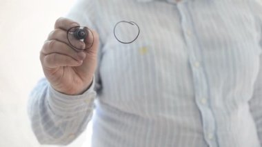 Fizik. Elektrik yükleri. Bir kalemle yazıyoruz.