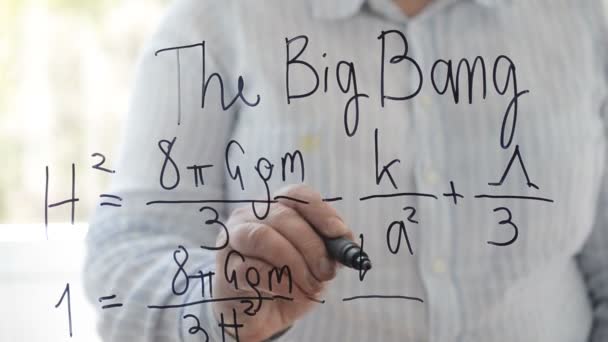 Der Große Knall Formel Wir Schreiben Mit Einem Marker — Stockvideo