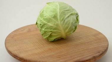 Tahtada lahana. Harekette çekim..