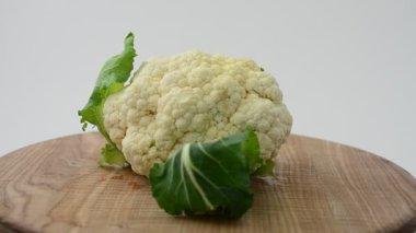 Tahtadaki karnabahar. Harekette çekim..