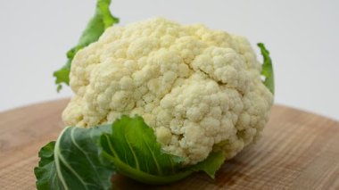 Tahtadaki karnabahar. Harekette çekim..