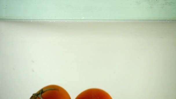 西红柿在水里 慢动作 — 图库视频影像