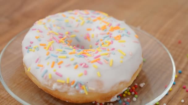 Donut Tabuleiro Cozinha Tiro Movimento — Vídeo de Stock