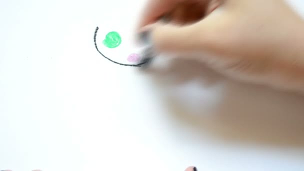 Γυναίκα Ζωγραφίζει Μια Παστέλ Γάτα Διαδικασία Σχεδίασης — Αρχείο Βίντεο