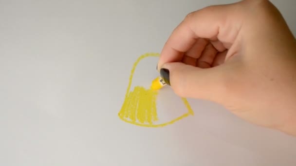 Γυναίκα Ζωγραφίζει Ένα Παστέλ Εορταστικό Καμπάνες Χεριών Διαδικασία Σχεδίασης — Αρχείο Βίντεο