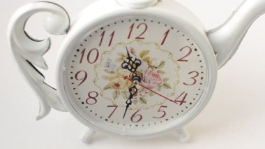 Saatlerin kadranı çekiliyor. Saatler süren çekim.