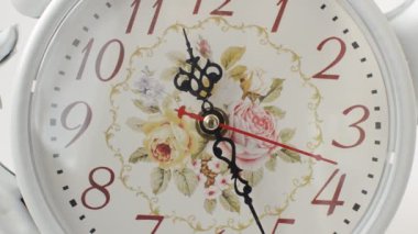 Saatlerin kadranı çekiliyor. Saatler süren çekim.