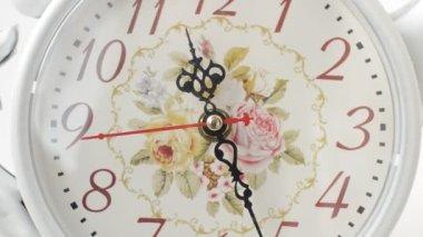 Saatlerin kadranı çekiliyor. Saatler süren çekim.