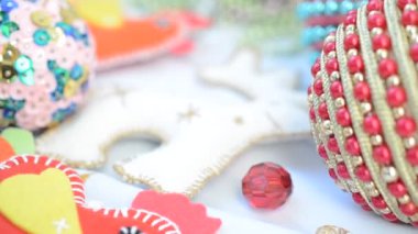 Noel ve yeni yıl oyuncakları. Aralık 'ta festival oyuncakları çekiliyor..