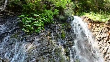 Dağlara düşüyor. Düşme vuruşu