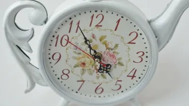 Çay zamanı geldi. Saat beşte. Zaman aşımı atışı.