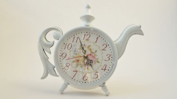 该喝茶了 五点钟方向以茶壶的形式出现几个小时 时间流逝的射击 — 图库视频影像