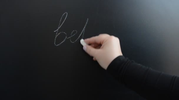 Schrijven Populaire Zin Een Bord Schrijven Met Krijt Een Plank — Stockvideo