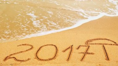 2017 'de kumsala yazılmış bir yazı. Sahilde çekim yapmak..