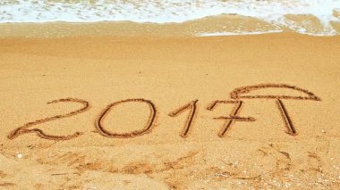 2017 'de kumsala yazılmış bir yazı. Sahilde çekim yapmak..