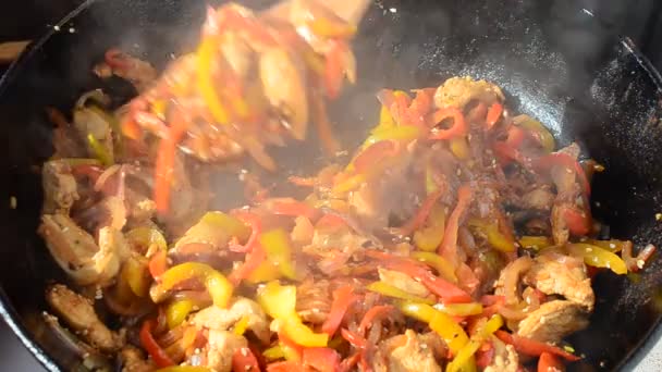 Frango Tailandês Preparamo Nos Uma Panela Ato Fritar Ferro Fundida — Vídeo de Stock