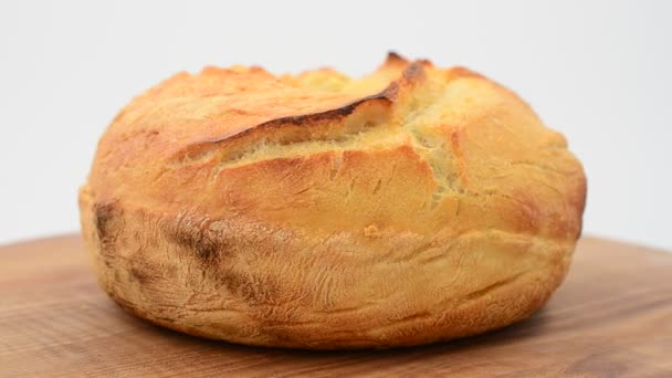 Λίγο Ψωμί Στον Πίνακα Της Κουζίνας Σκοποβολή Στο Κίνημα — Αρχείο Βίντεο