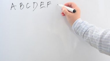 Alfabeyi biz yazıyoruz. Bir kalemle yazıyoruz..