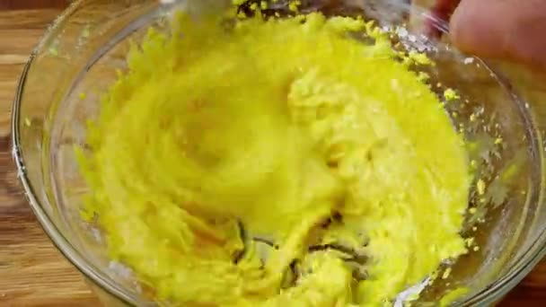 Masticación Yemas Con Azúcar Glaseado Preparación Natillas Caducidad — Vídeos de Stock
