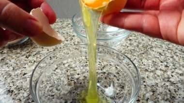 Proteinin yumurta sarısından ayrılması.