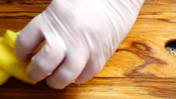 Cuisinier Coupe Les Pommes Terre Sur Une Planche Découper — Video