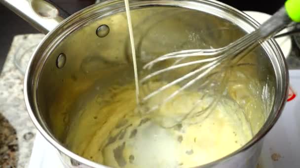 Bereiding Van Saus Bechamel — Stockvideo