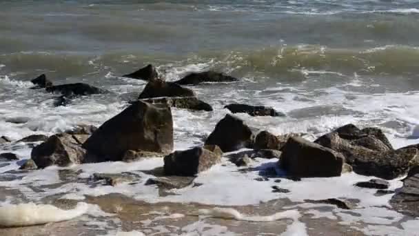 海滩和海浪 灿烂的阳光 海滩上的射击 — 图库视频影像