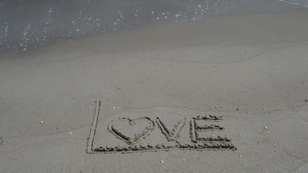 Liebeszeichen Auf Sand Strand Schießen Strand — Stockvideo