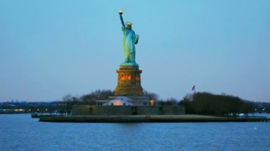 Özgürlük Anıtı, New York. ABD, baharda çekim.