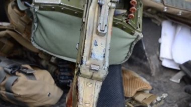 Askeri teçhizat sergisi. Askeri teçhizat, silah ve 